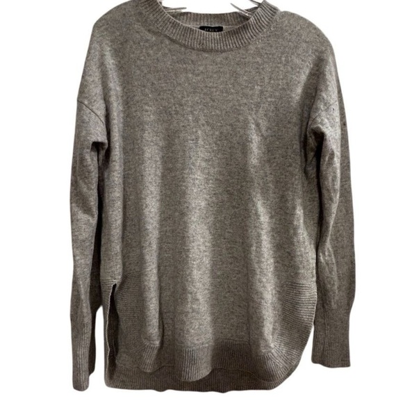 J.Crew Women's Gray 100% Italian Spun Cashmere Sweater M Long Sleeve- flawed - Picture 1 of 14